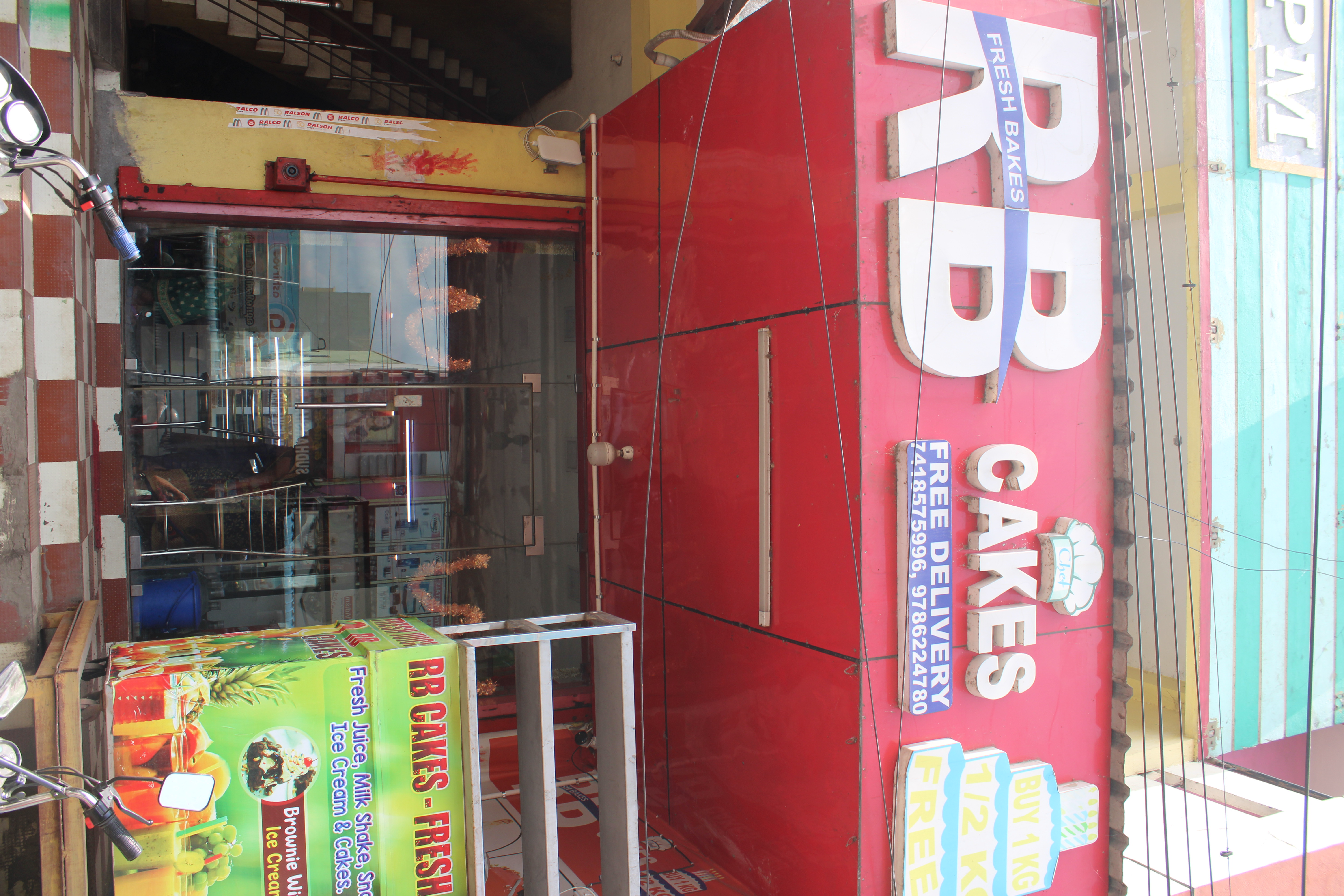 RB Cakes entrance